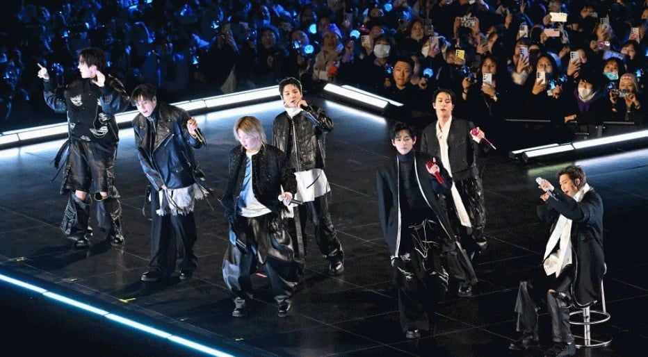BTS concert Gwanghwamun 2026 sân khấu ARIRANG biển tím ARMY
