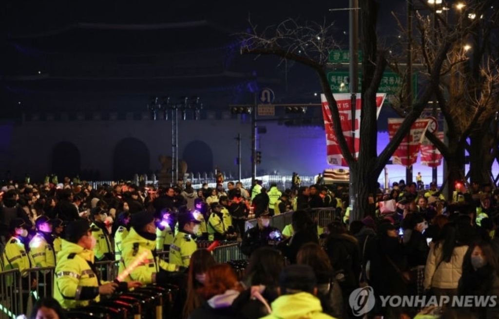 BTS concert Gwanghwamun 2026 sân khấu ARIRANG biển tím ARMY