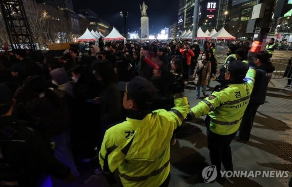 BTS concert Gwanghwamun 2026 sân khấu ARIRANG biển tím ARMY
