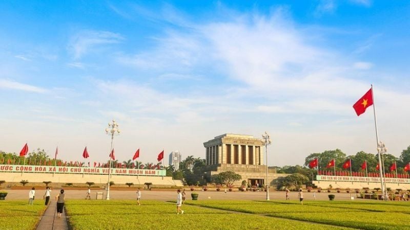 Lăng Bác mùa thu – Không gian uy nghiêm và nắng vàng tại Hà Nội