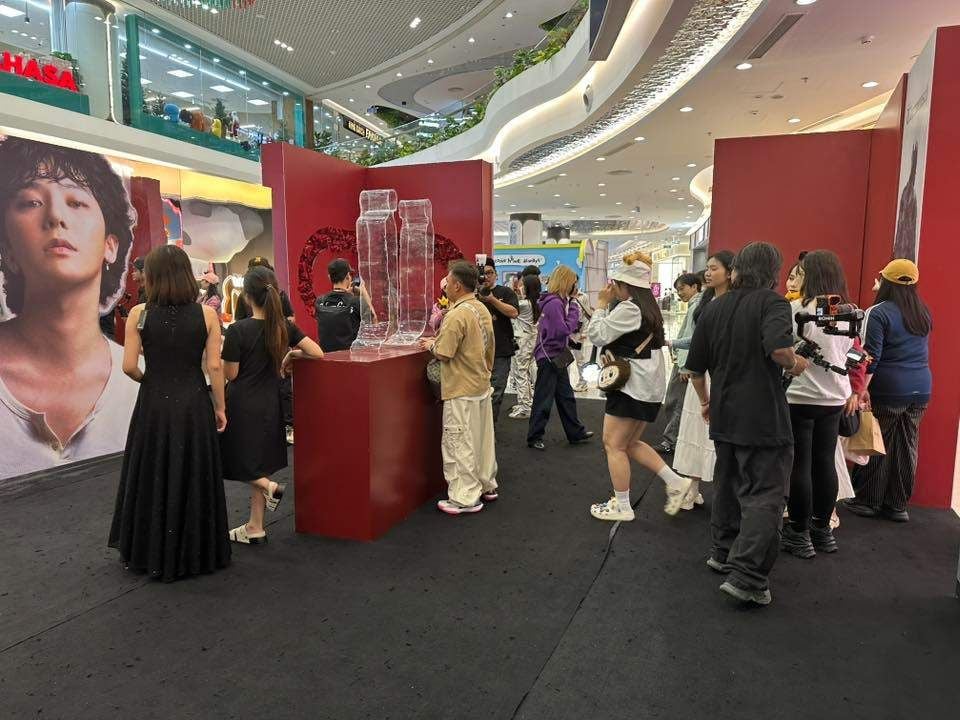 check-in booth cho fan G-Dragon concert 2025 tại Vincom Ocean Park 2