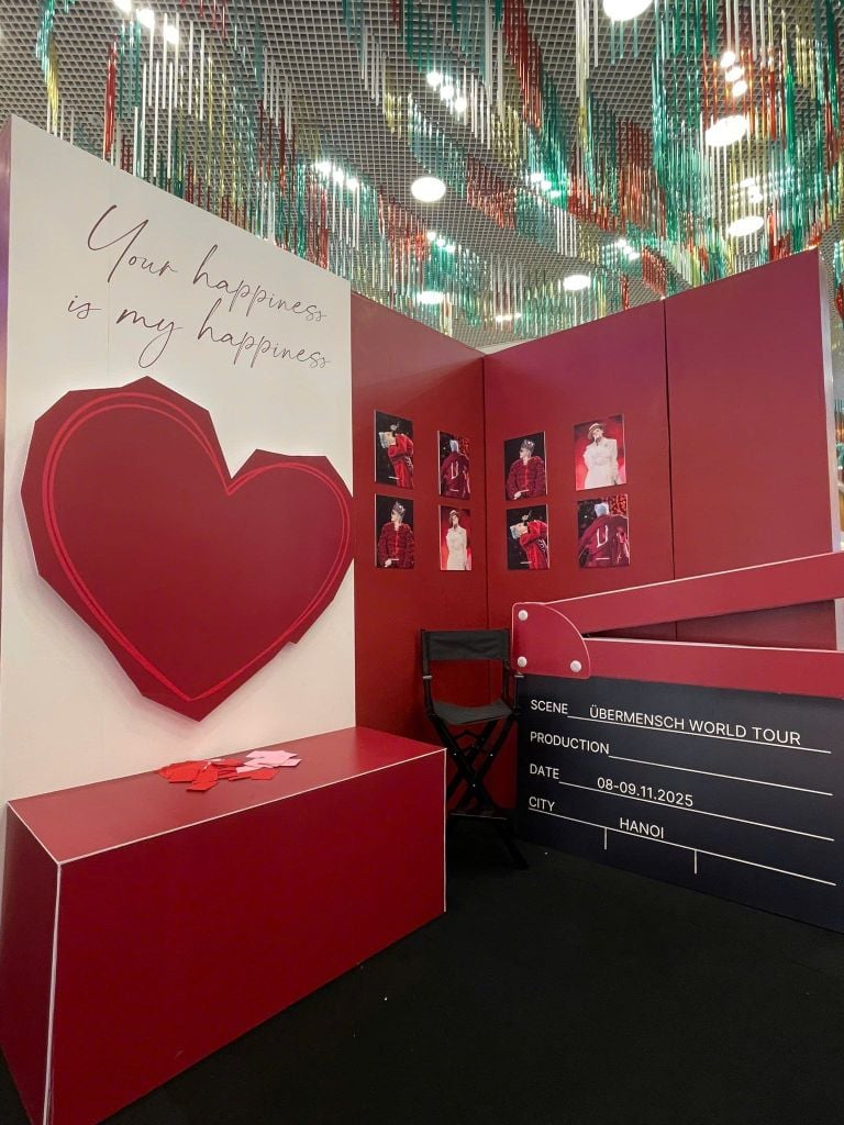 check-in booth cho fan G-Dragon concert 2025 tại Vincom Ocean Park 2