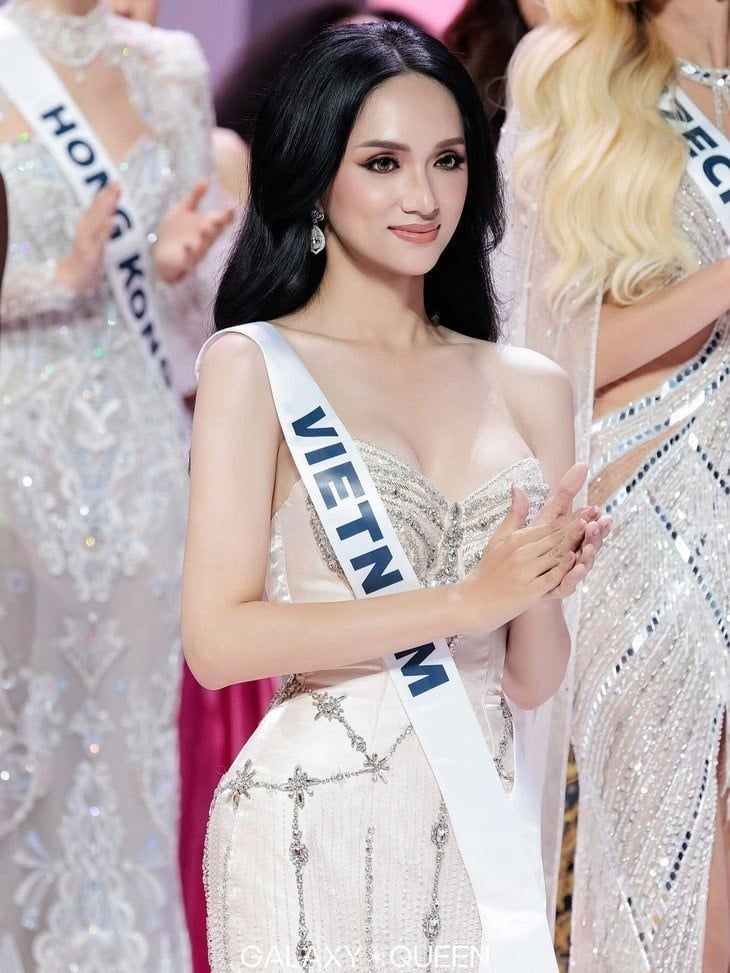 Hương Giang trình diễn bán kết Miss Universe 2025