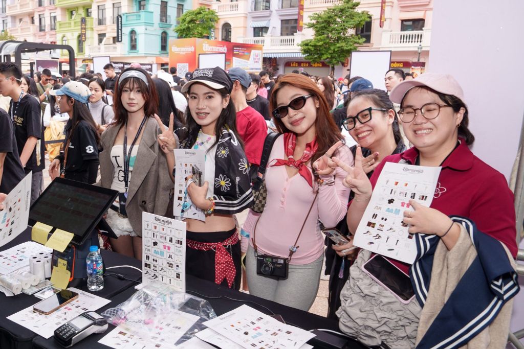 Fan check-in sớm từ 7h sáng