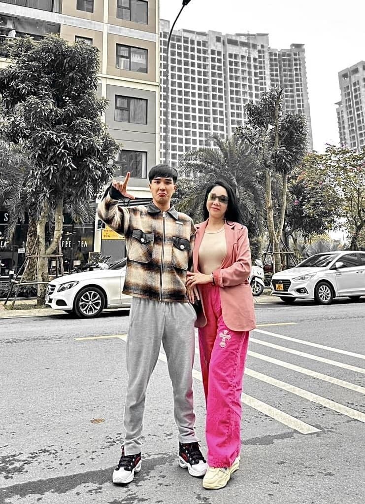 Status mẹ OgeNus gây tranh cãi