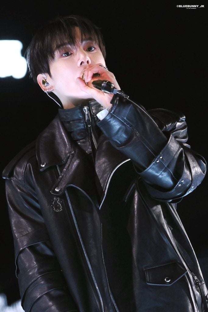 BTS concert Gwanghwamun 2026 sân khấu ARIRANG biển tím ARMY