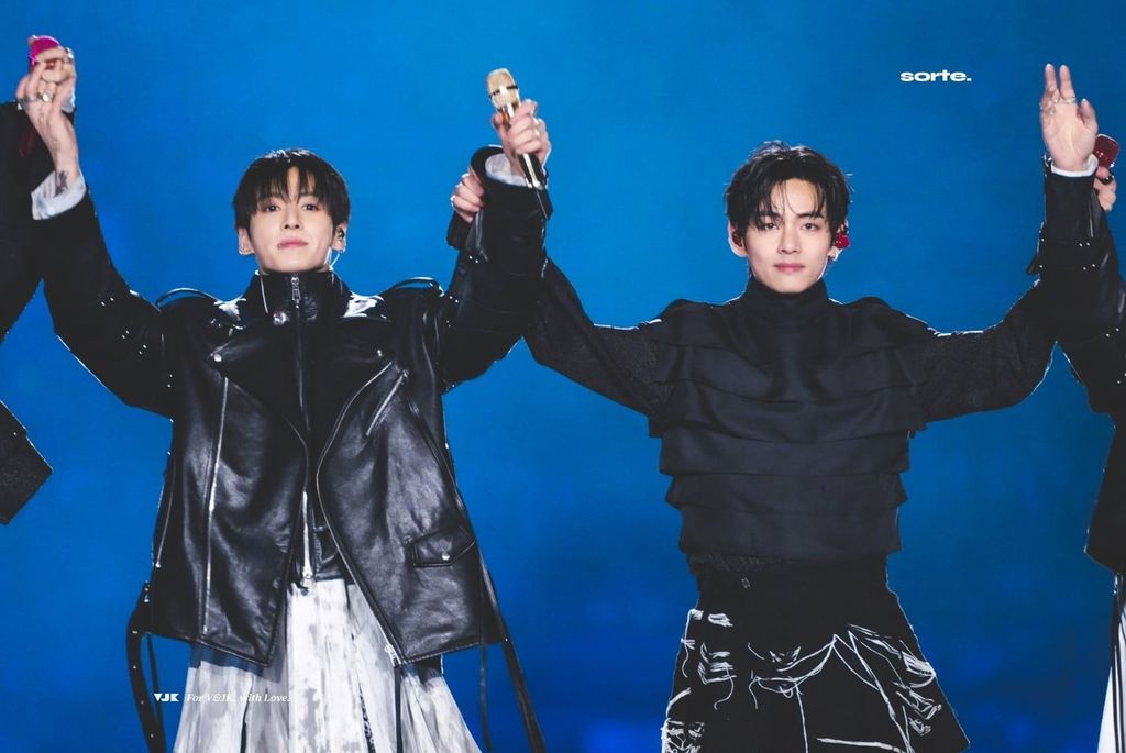 BTS concert Gwanghwamun 2026 sân khấu ARIRANG biển tím ARMY