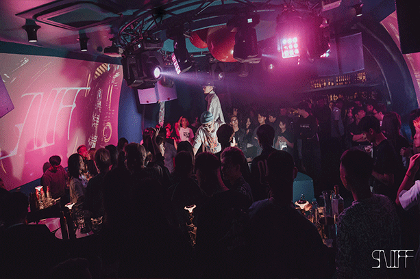 quán bar countdown tết dương 2025 hà nội không khí nightlife sôi động giới trẻ