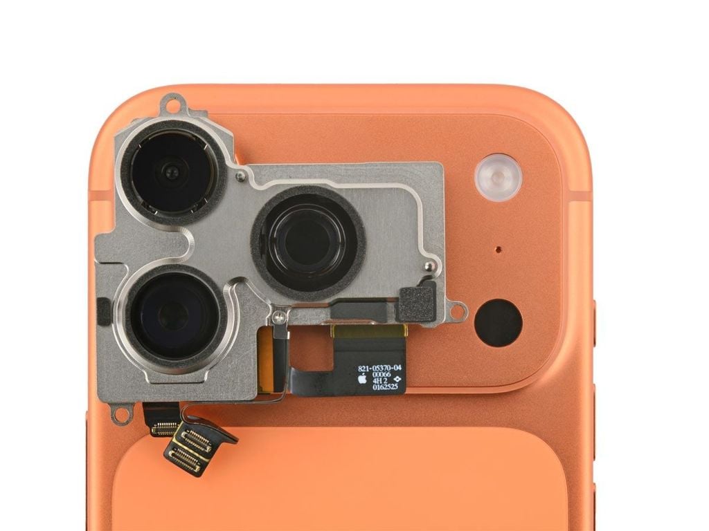 iPhone 17 Pro Max màu mới trên tay, dễ trầy xước nhưng hiệu năng mạnh mẽ