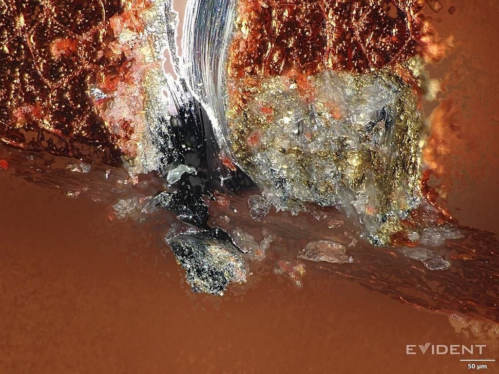 iPhone 17 Pro Max màu mới trên tay, dễ trầy xước nhưng hiệu năng mạnh mẽ