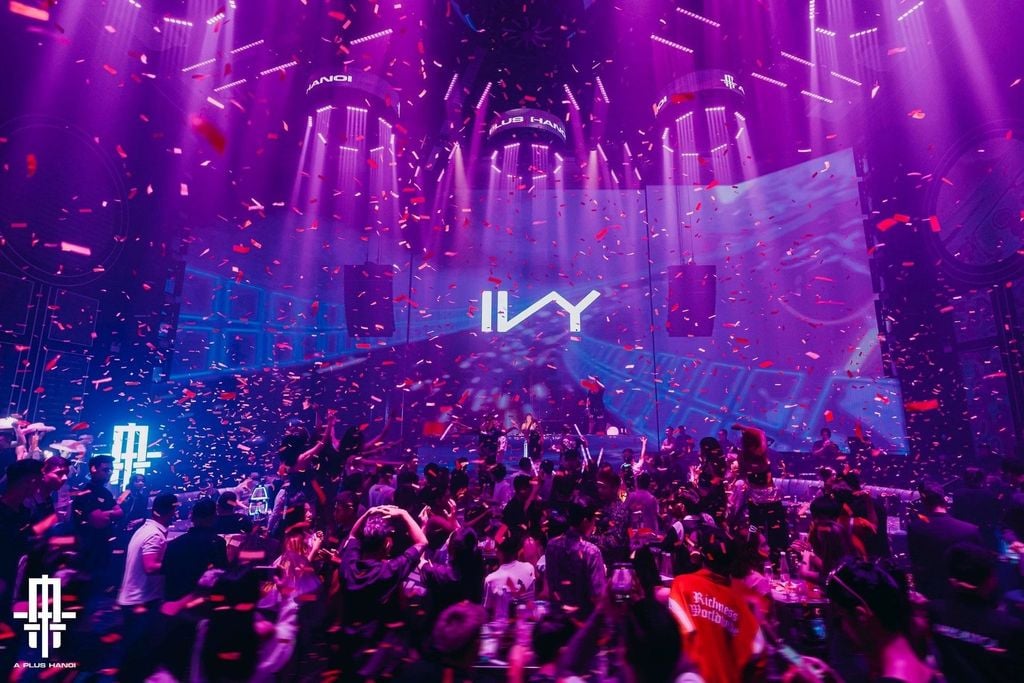 quán bar countdown tết dương 2025 hà nội không khí nightlife sôi động giới trẻ