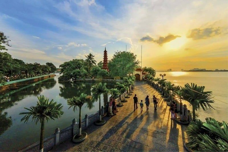 Đường Thanh Niên – Góc lãng mạn bên hồ Tây mùa thu Hà Nội