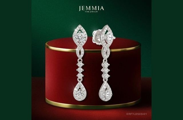 What earrings should you wear with an ao dai? Tips for accessorizing perfectly