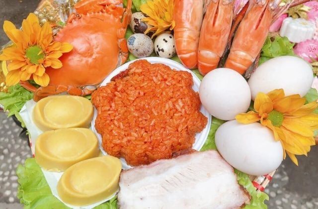 What does the 2026 God of Wealth offering tray include?