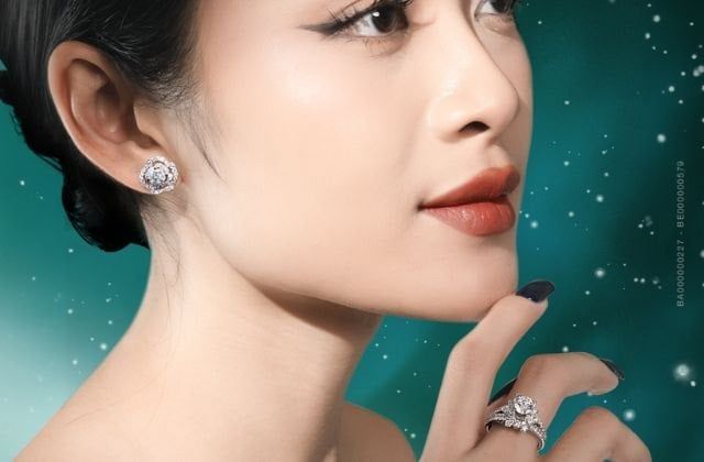 What kind of earrings should I wear with a small face?