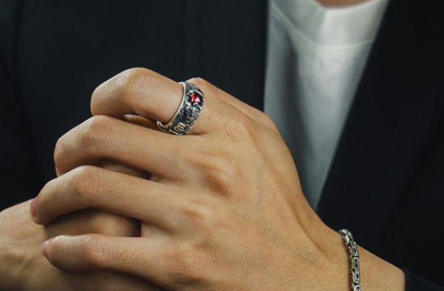 Feng Shui Gemstone Rings: How to Choose According to Your Element and the Right Finger