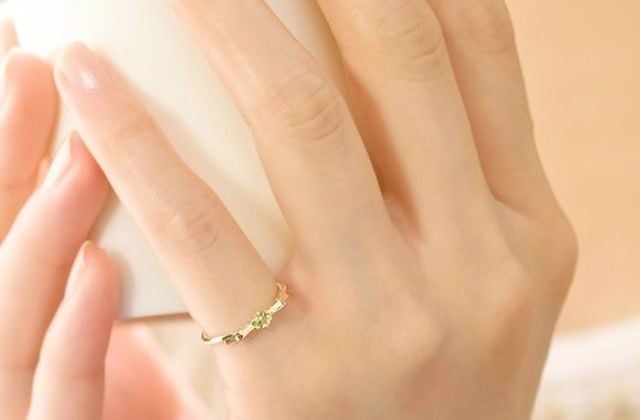 Is wearing a pinky ring a declaration of singlehood?