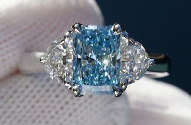 5 Enchanting Blue Diamond Rings