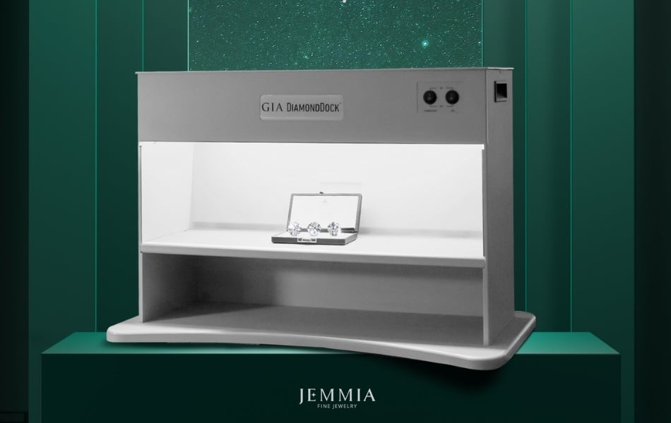 GIA DiamondDock™ - Kiểm tra màu sắc dưới ánh sáng chuẩn GIA