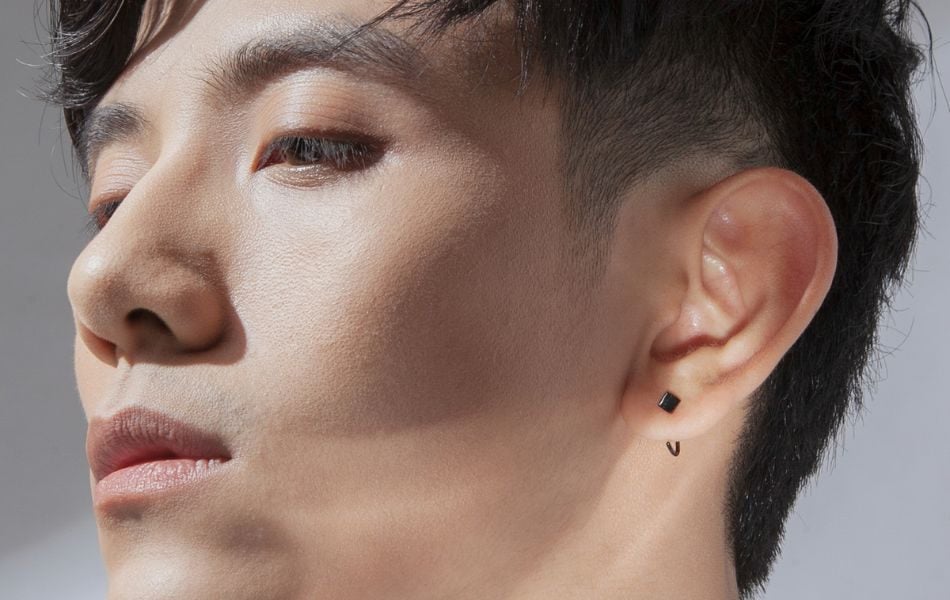 Kinh nghiệm chọn bông tai kim cương cho nam