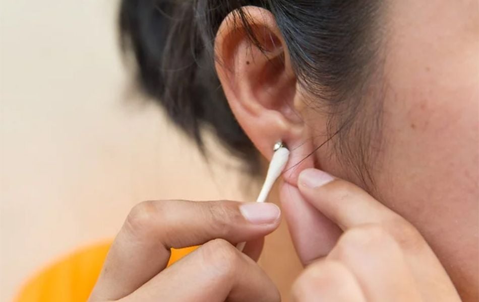 Mẹo xử lý khi tháo bông tai