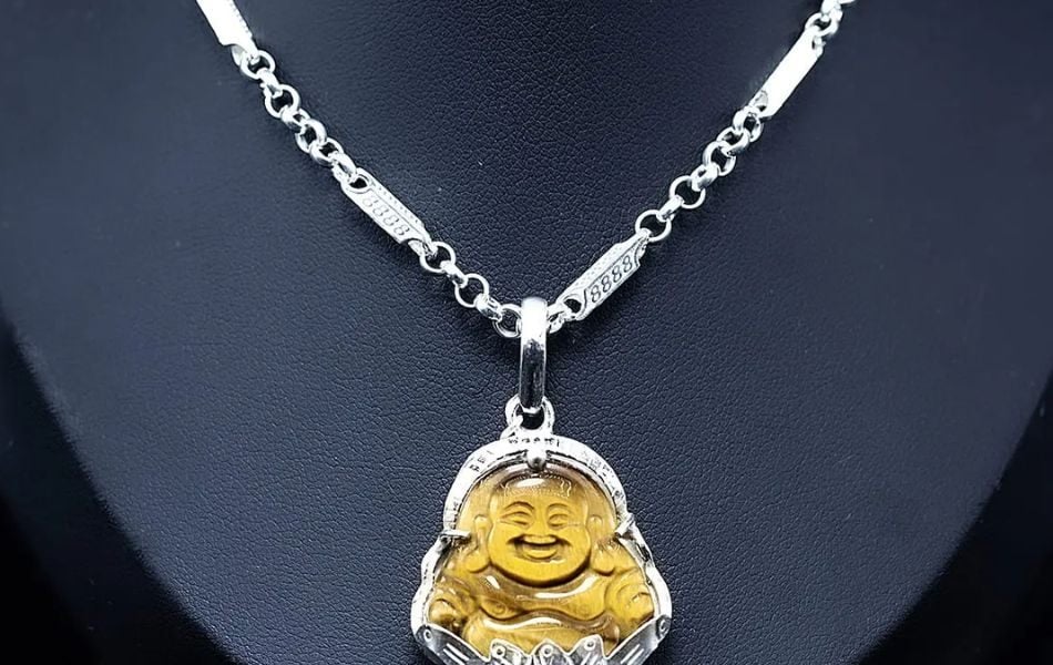 có nên đeo mặt Phật trên người không