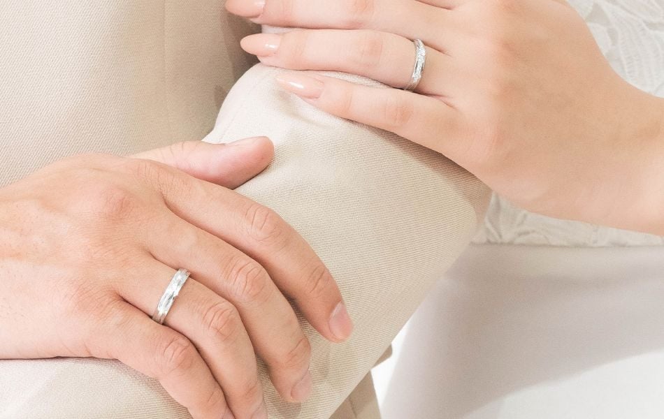 có nên xem ngày tốt mua nhẫn cưới không