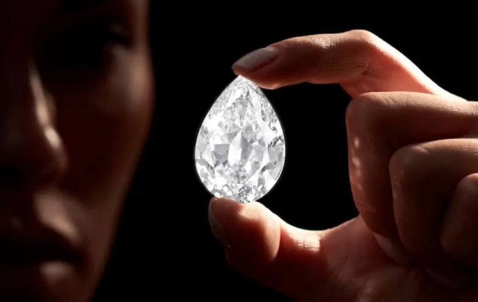 Kim cương không phát quang trong bóng tối