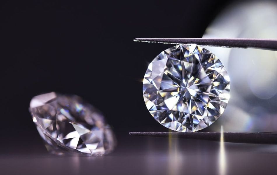 Kim cương có khả năng chống lại phát, tính thanh khoản cao và có giá trị thẩm mỹ