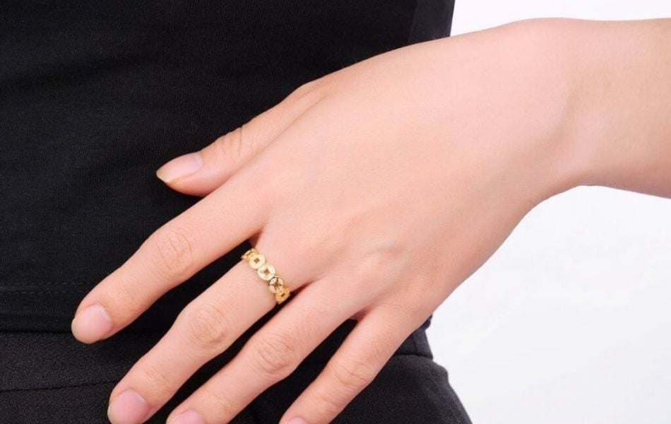 Tại sao nhẫn kim tiền vàng 18k được yêu thích