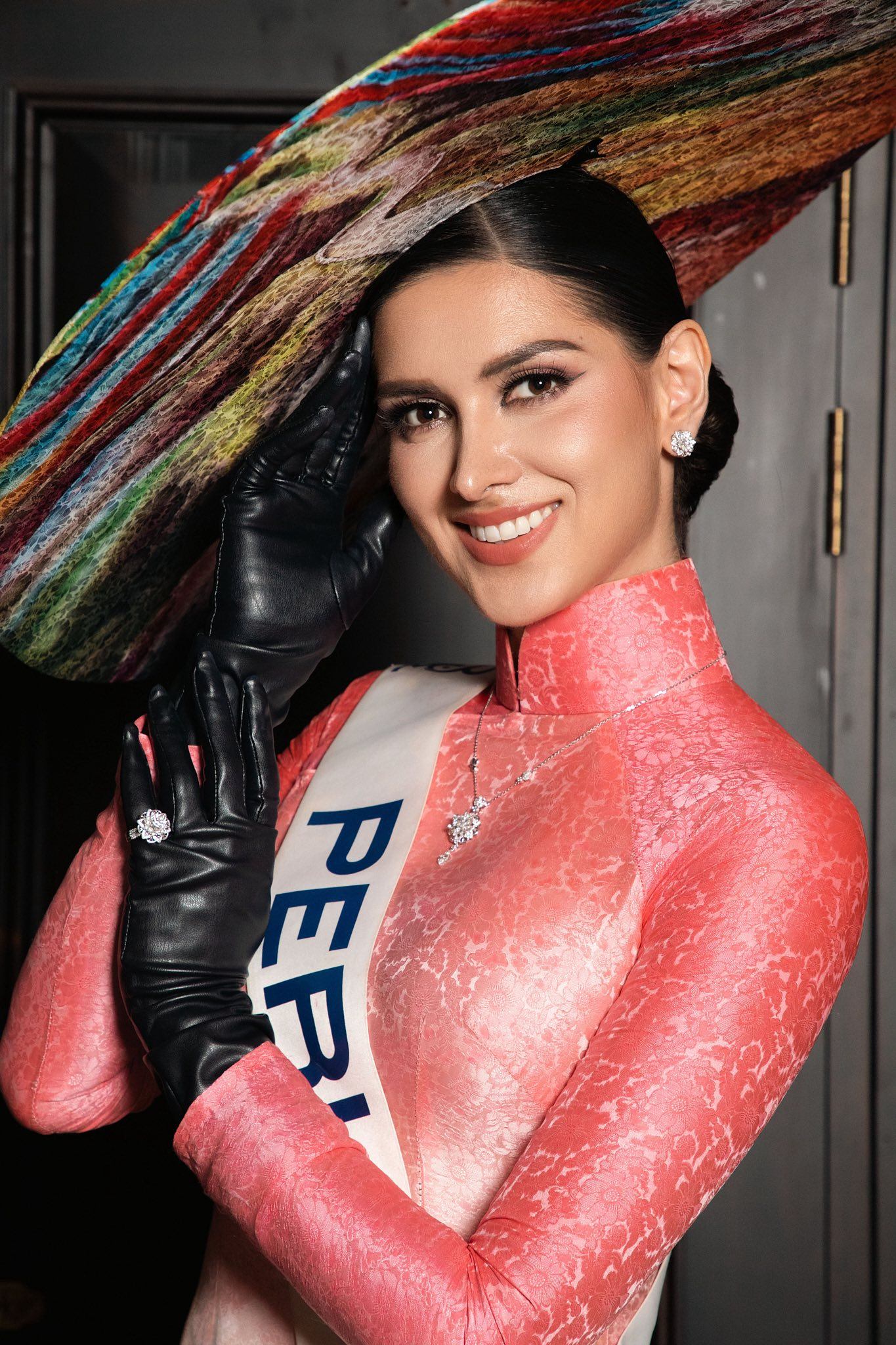 Jemmia đồng hành cùng Miss Cosmo