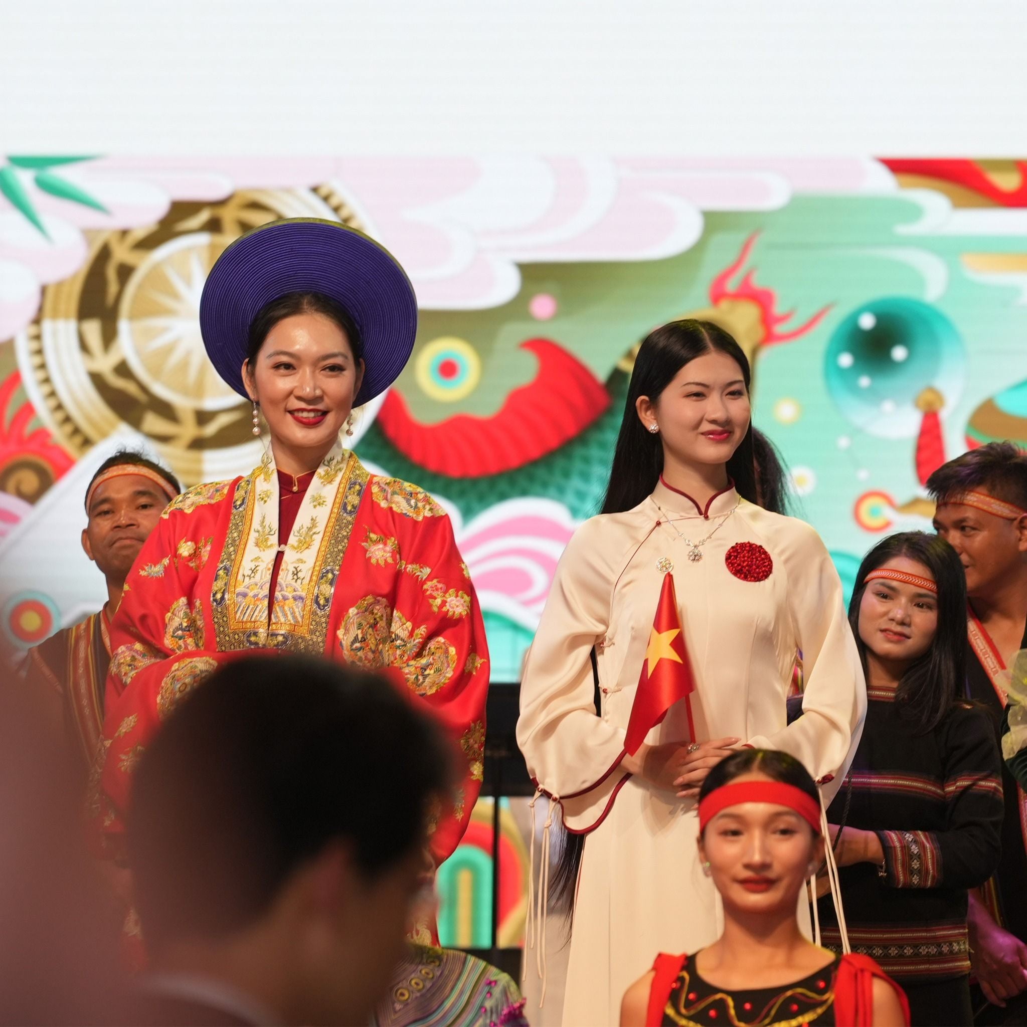 Biểu diễn áo dài truyền thống trong Ngày Quốc gia Việt Nam tại EXPO 2025