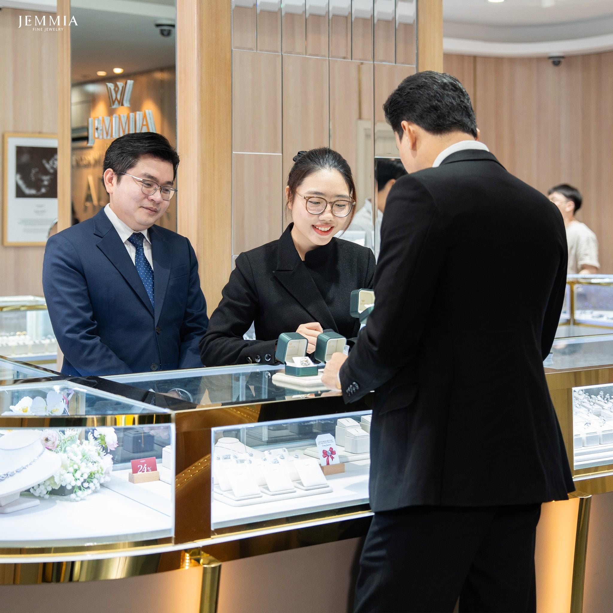 Kim cương 4 carat bao nhiêu ly