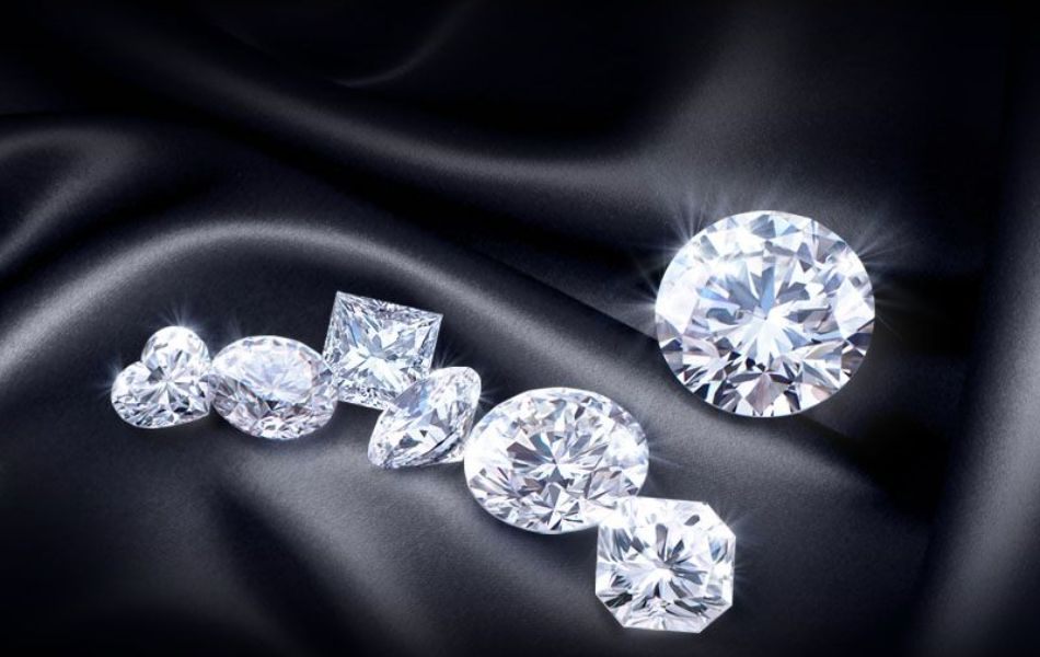 Trong tiếng Trung Quốc, số 8 được phát âm là “bát” khi phát âm ta sẽ thấy nó gần giống chữ phát còn số 3 là con số tượng trưng cho tài lộc.