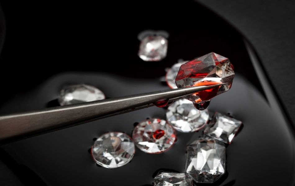 kim cương máu là gì