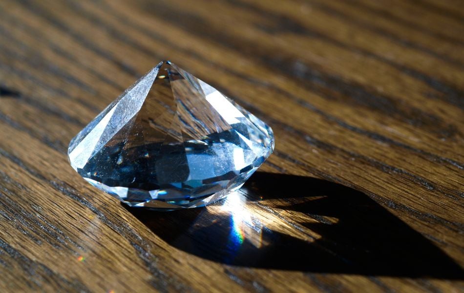 Lí do kim cương đắt hơn Sapphire