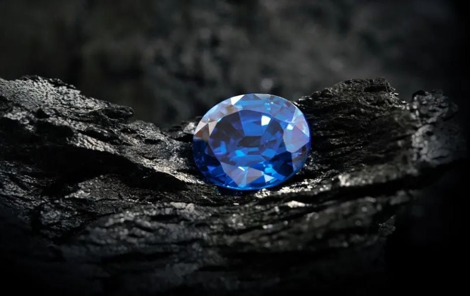 Sapphire đặc biệt quý hiếm có thể đạt mức giá đắt đỏ hơn cả kim cương chất lượng thấp hoặc kim cương nhân tạo.