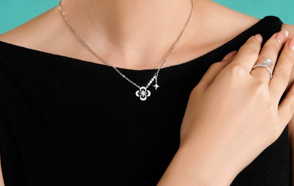 mặt dây chuyền cỏ 4 lá