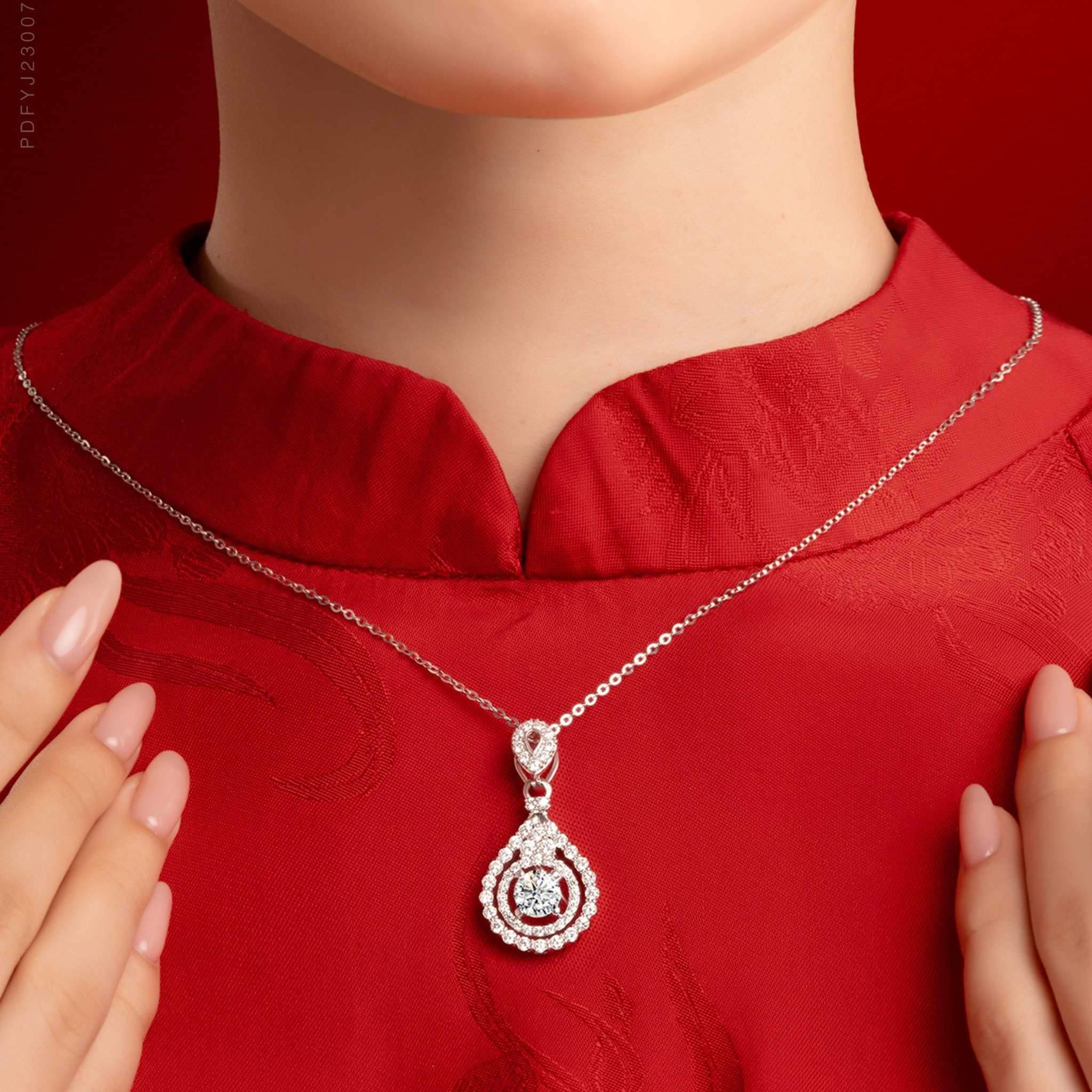 mặt dây chuyền hình giọt sương phù hợp với người mệnh hoả