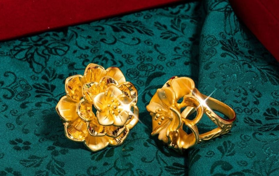 Nhẫn hoa mai vàng giá bao nhiêu