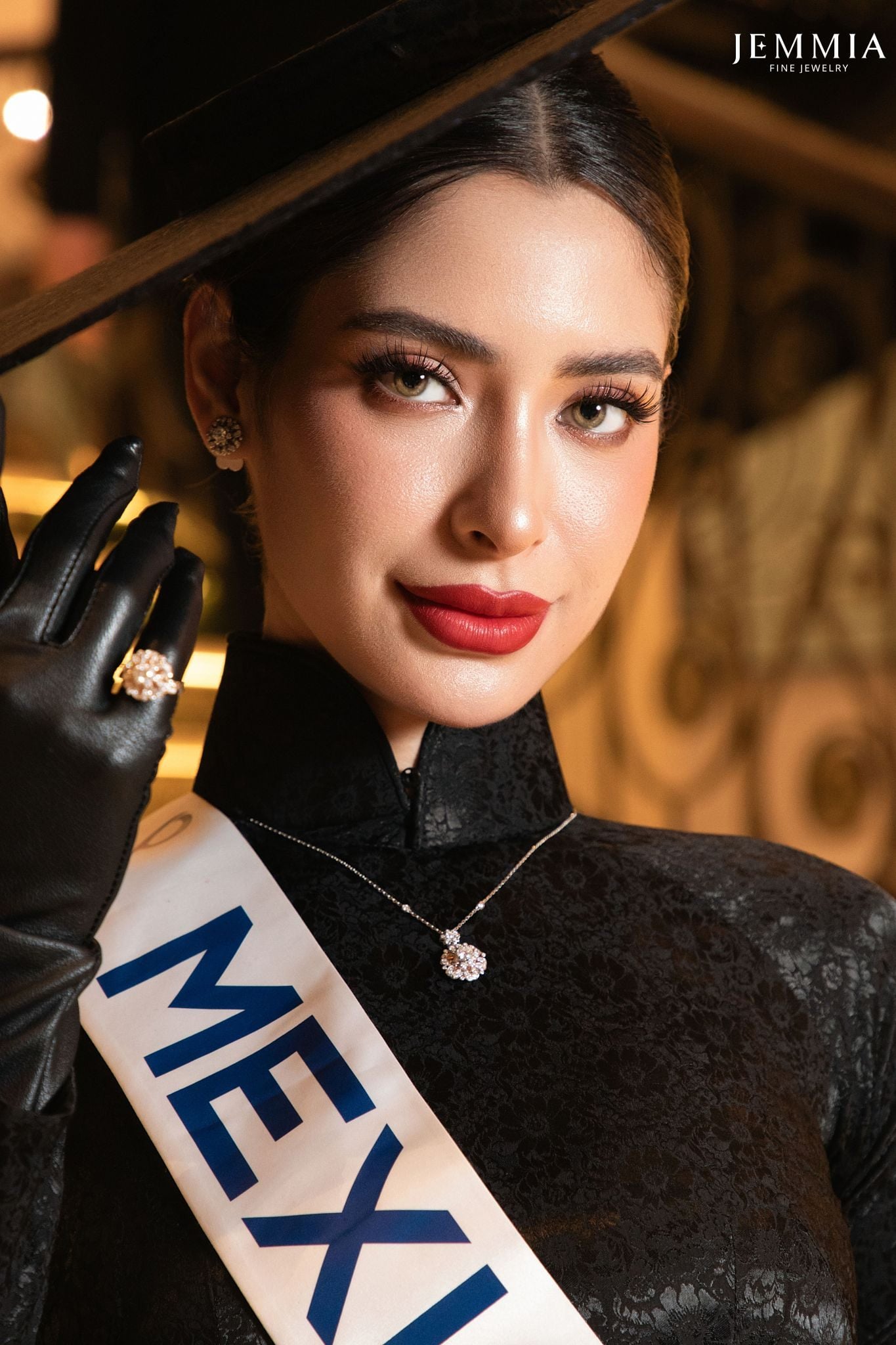 trang sức jemmia rực rỡ tại miss cosmo 2025