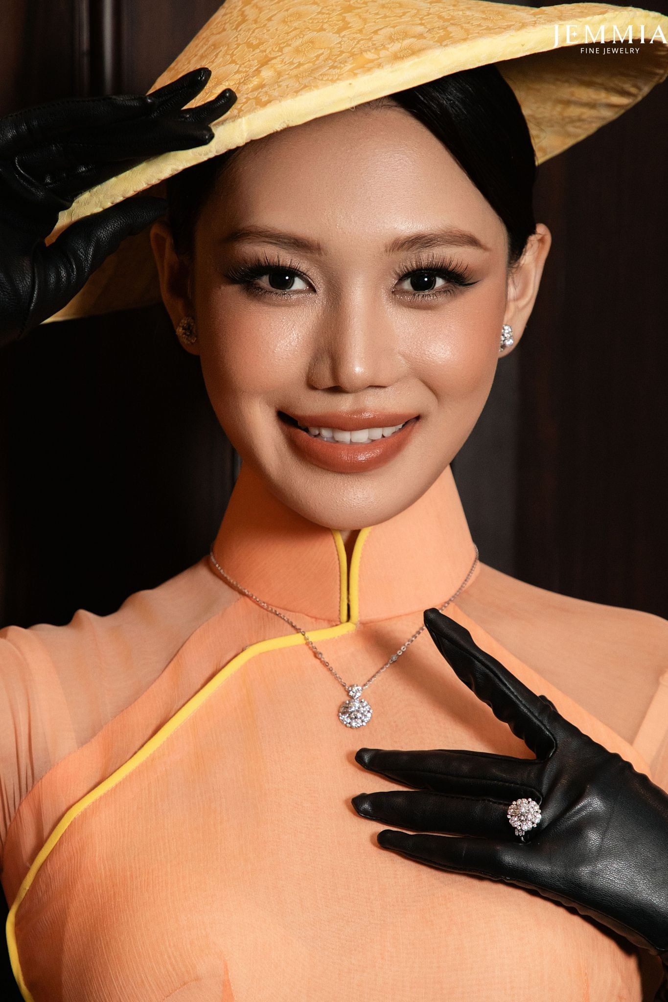 trang sức jemmia rực rỡ tại miss cosmo 2025