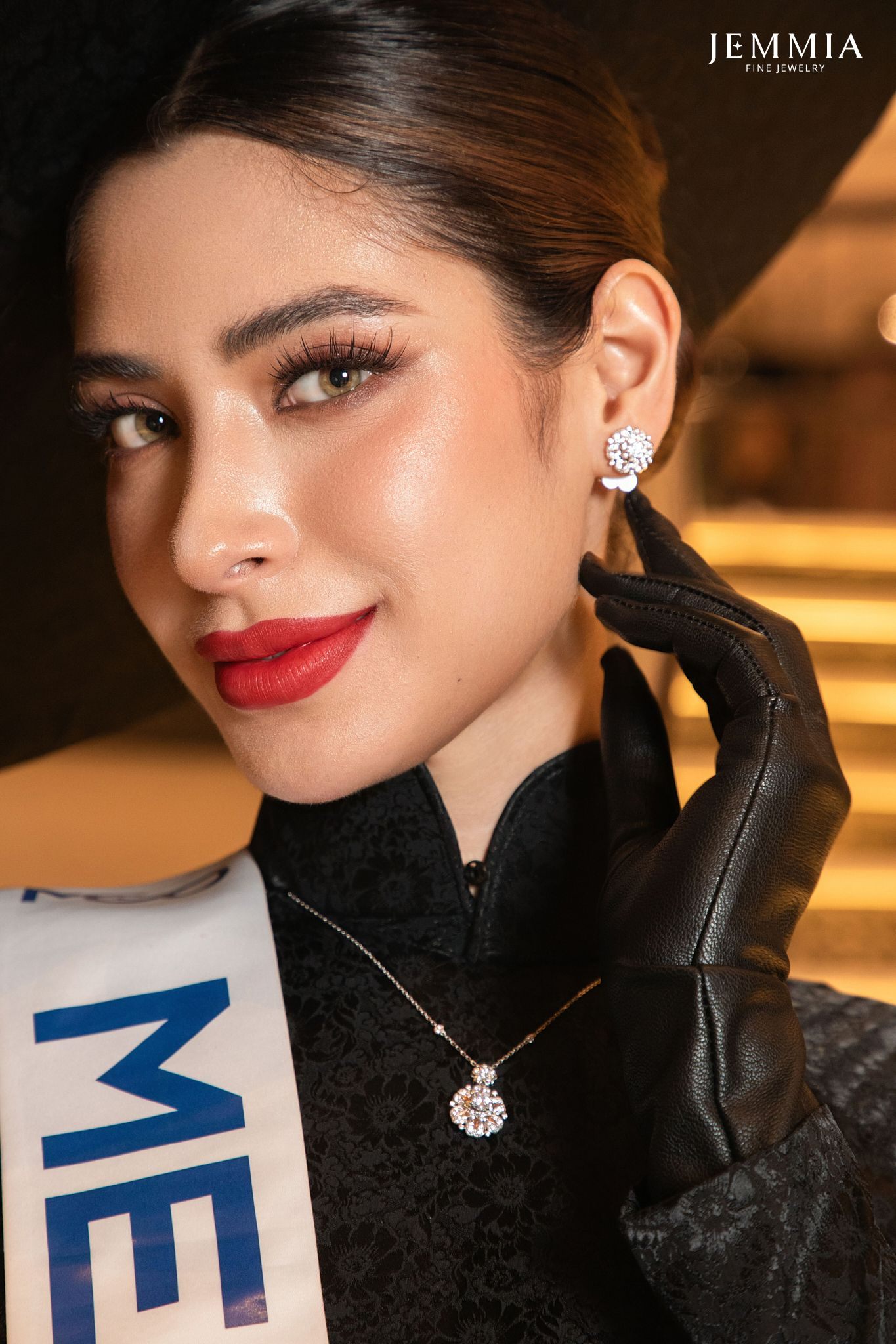 trang sức jemmia rực rỡ tại miss cosmo 2025