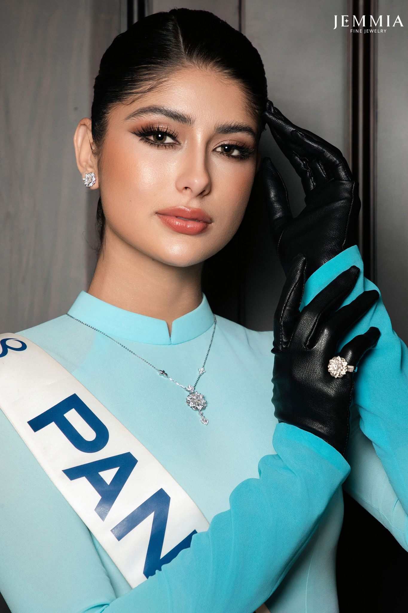 trang sức jemmia rực rỡ tại miss cosmo 2025