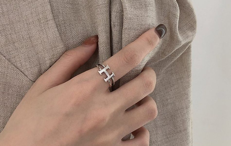 nhẫn chữ H bạch kim