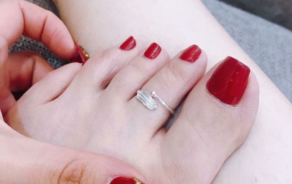 Những lưu ý khi đeo nhẫn ngón chân