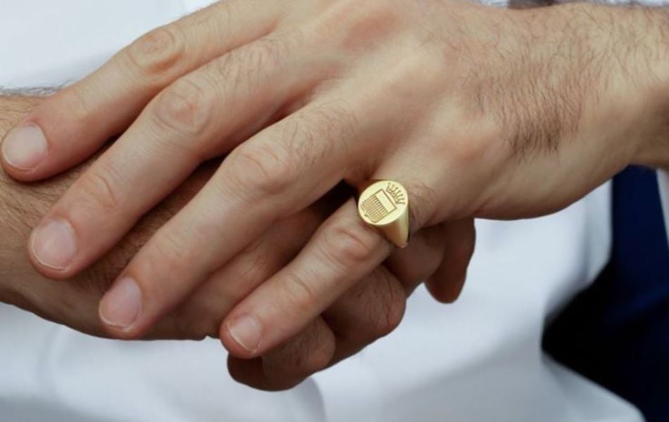 Những lưu ý và rủi ro khi chọn nhẫn ngón út