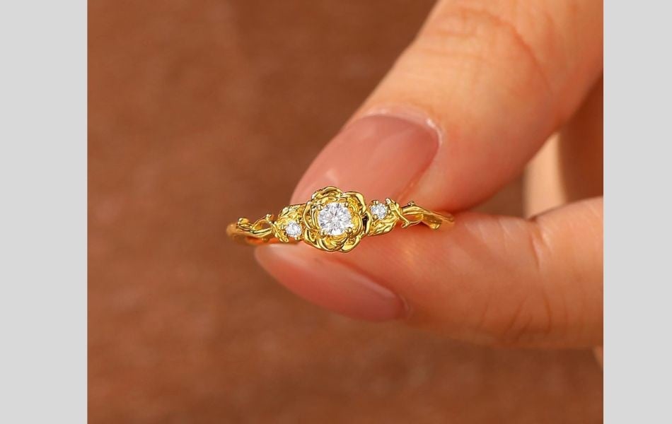 Không nên đeo nhẫn hoa mai vàng 24k thường xuyên