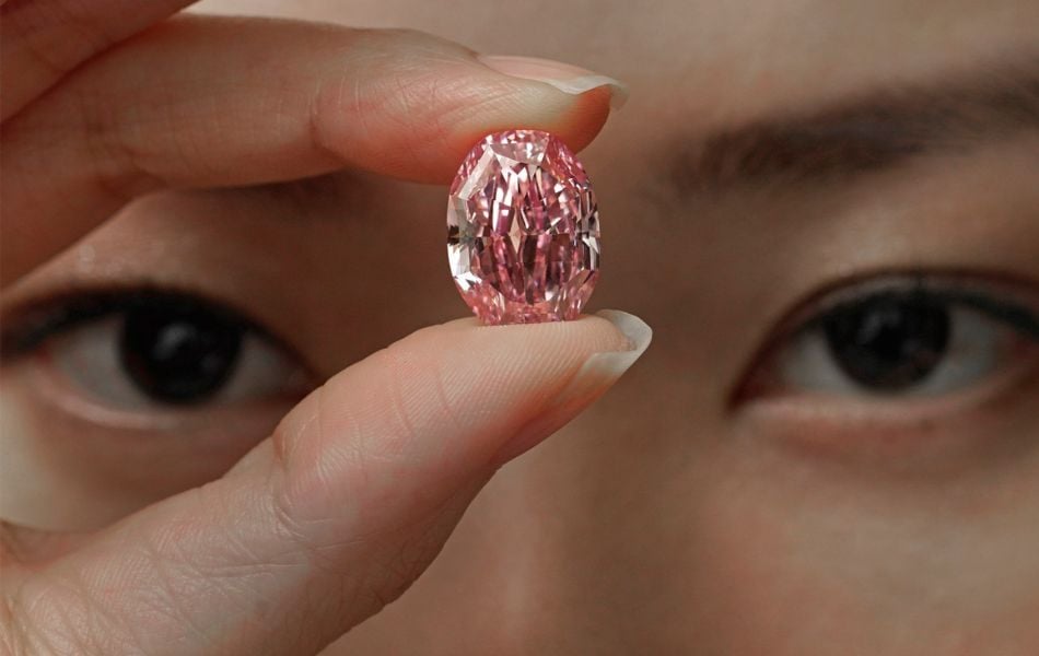 Quy trình xác thực giá trị cho nhẫn kim cương triệu đô