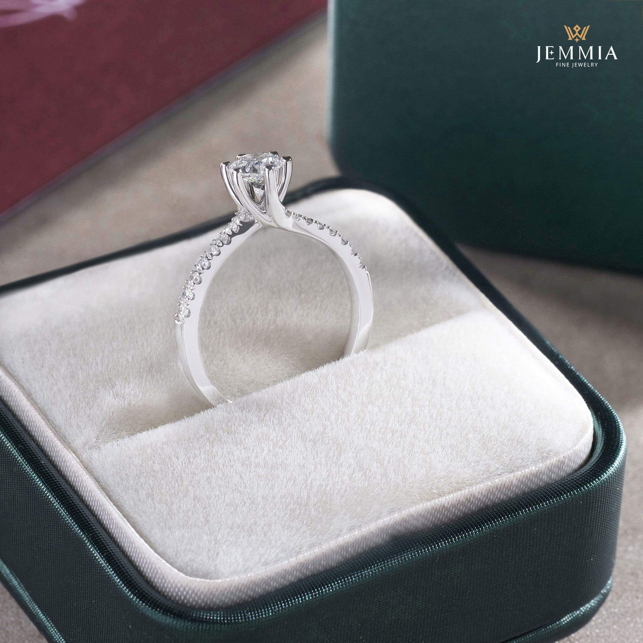 Solitaire diamond ring
